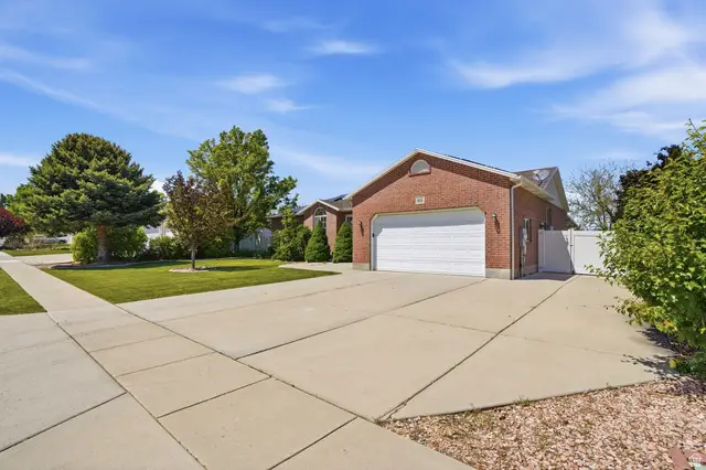 4684 W Sunny Meadow Dr S, South Jordan, UT 84095 - #2