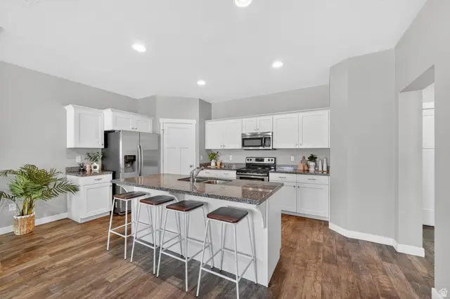 5638 W Island Ridge Dr, West Valley City, UT 84118 - #3
