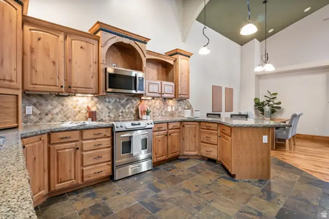 5250 S Clear Spring Ln, Salt Lake City, UT 84117 - #3