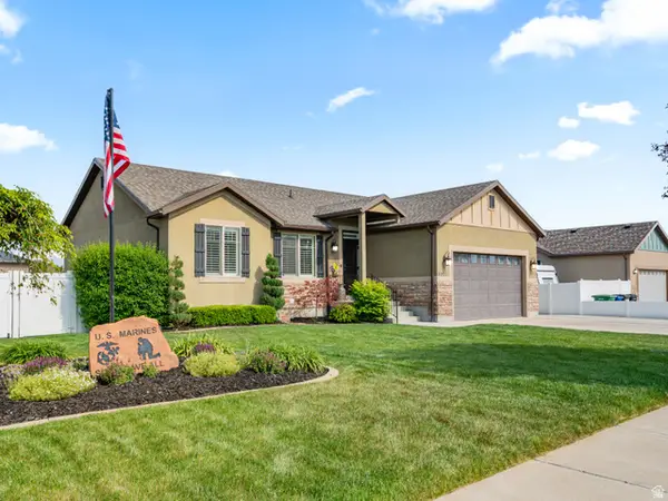 8273 S Skyline Arch Dr W, West Jordan, UT 84081
