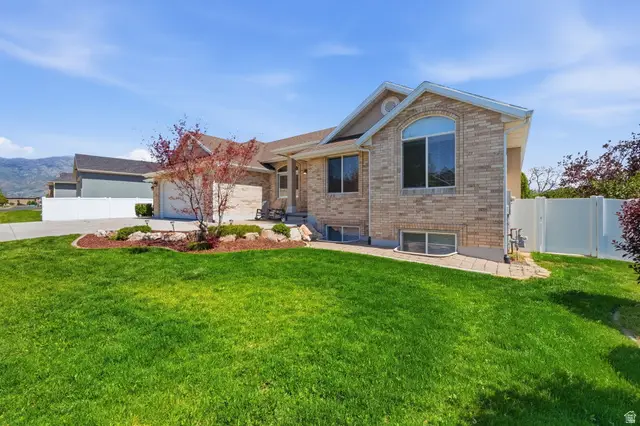 1429 Flint Meadow Dr, Kaysville, UT 84037 - #3