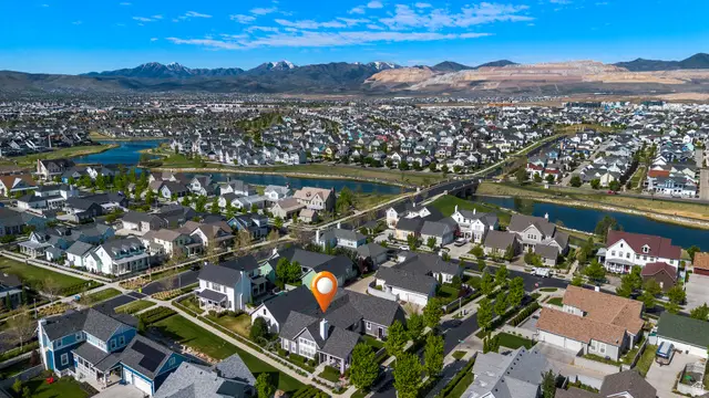 4661 W Bywater Ln S, South Jordan, UT 84009 - #2