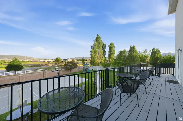 4087 W Great Neck Dr, South Jordan, UT 84009 - #3