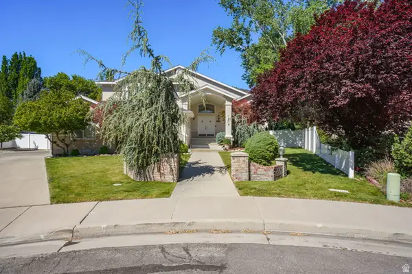 1576 E Bridlebrook Cir S, Salt Lake City, UT 84117