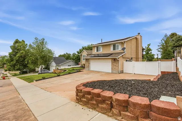 1055 E Castle Rock Rd, Sandy, UT 84094 - #2