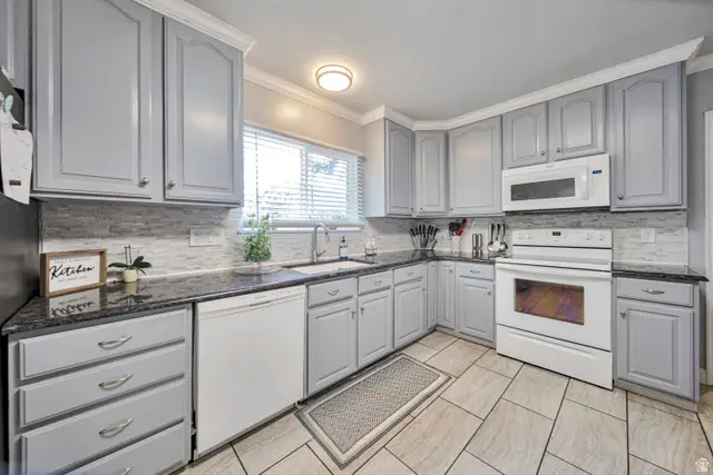 5946 S Highland Dr, Holladay, UT 84121 - #3