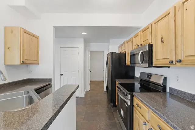 8454 S Ivy Springs Ln, West Jordan, UT 84081 - #2