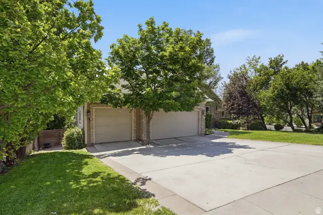 4188 S Lynne Ln E, Holladay, UT 84124 - #2