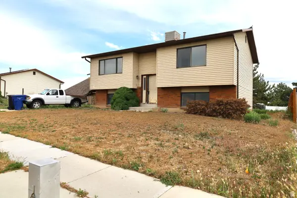 5883 S Blue Iron Way, Kearns, UT 84118
