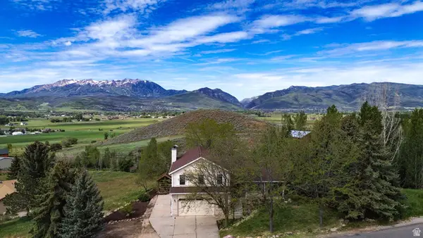 8975 E Pineview Dr, Huntsville, UT 84317