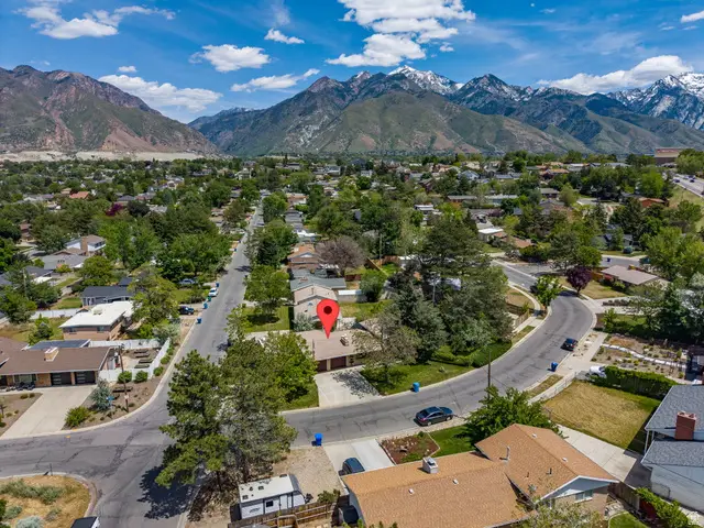 7431 S 2040 E, Cottonwood Heights, UT 84121 - #3