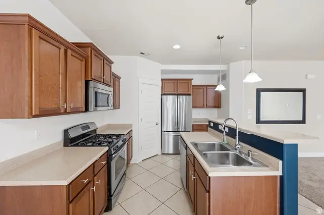 8947 S Heights Dr E, Sandy, UT 84094 - #2