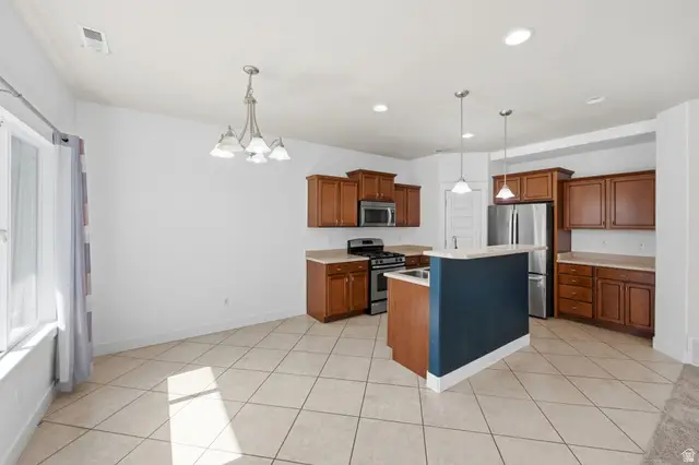 8947 S Heights Dr E, Sandy, UT 84094 - #3