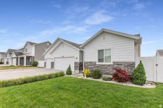 3595 S Water Lilly Ln, Syracuse, UT 84075 - #2