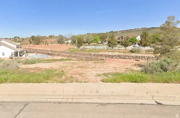 737 E Red Sands Dr, Washington, UT 84780
