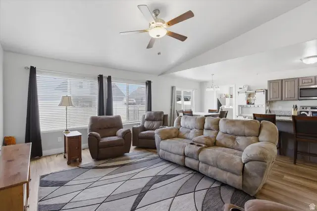1127 W Honeycomb Dr, Grantsville, UT 84029 - #3