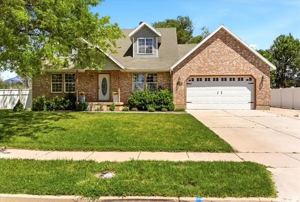 1016 N 525 W, Clinton, UT 84015