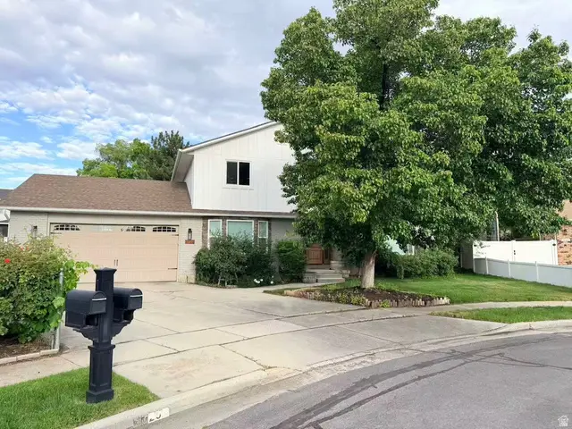1725 E Faunsdale Cir S, Sandy, UT 84092 - #1