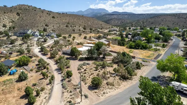 1122 W Diamond Valley Dr, St. George, UT 84770