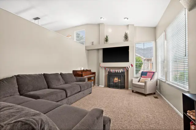 5633 S Crosspark Dr W, Taylorsville, UT 84123 - #3