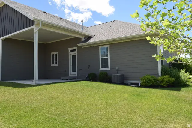 601 E Glenpoint Ct, Stansbury Park, UT 84074 - #3