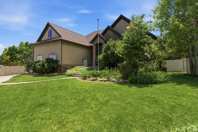 6017 W Heritage Hill Dr S, Herriman, UT 84096 - #3