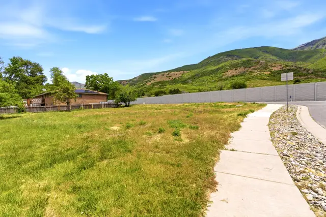 2883 E Sunset Dr, Layton, UT 84040 - #3