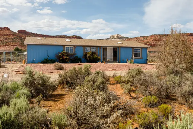 1055 S Red Hills Ave, Kanab, UT 84741 - #2