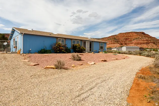 1055 S Red Hills Ave, Kanab, UT 84741 - #3