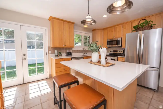 2090 E Greenwich Cir S, Sandy, UT 84093 - #3