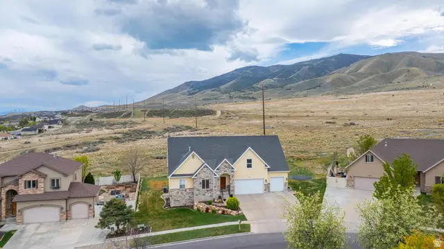 279 W Wrangler Ave S, Saratoga Springs, UT 84045 - #3