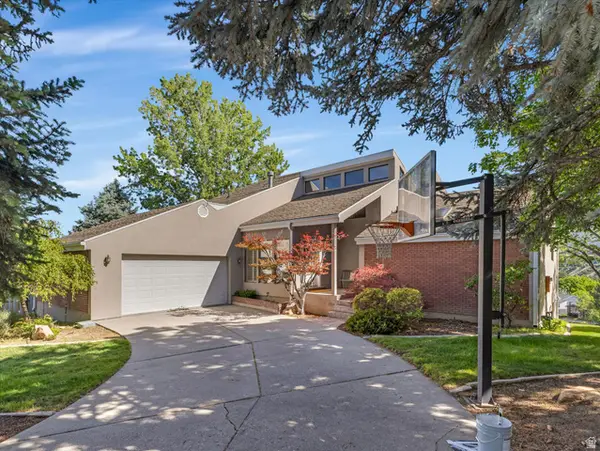 8903 S Cobble Crest Ln, Sandy, UT 84093