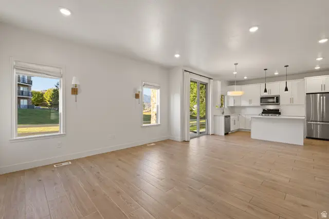 128 W Autumn Ln, Saratoga Springs, UT 84045 - #3