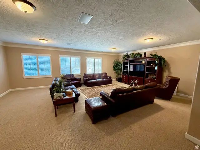 1467 W Green Apple St, South Jordan, UT 84095 - #3