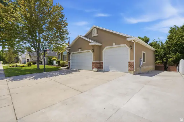10866 S Marsha Kaye Cir, Sandy, UT 84070 - #2