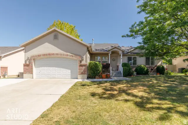 882 W 25 N, Clearfield, UT 84015 - #1