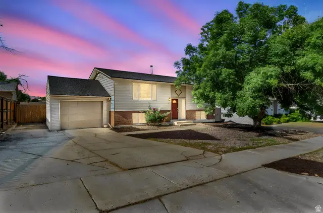 1124 E Webster Dr, Sandy, UT 84094 - #1