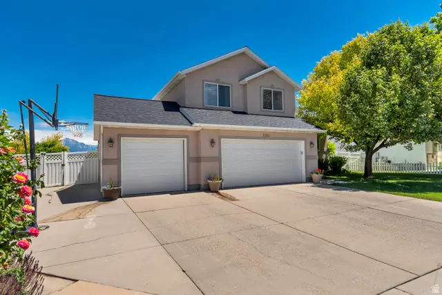 7651 S Village Glen Dr W, West Jordan, UT 84081 - #2