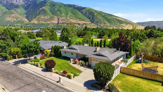 1750 E Crescent View Dr Dr, Sandy, UT 84092 - #2