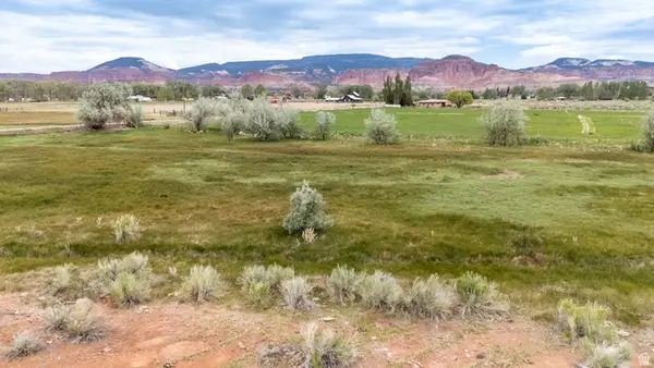 400 S River View Dr E, Torrey, UT 84775