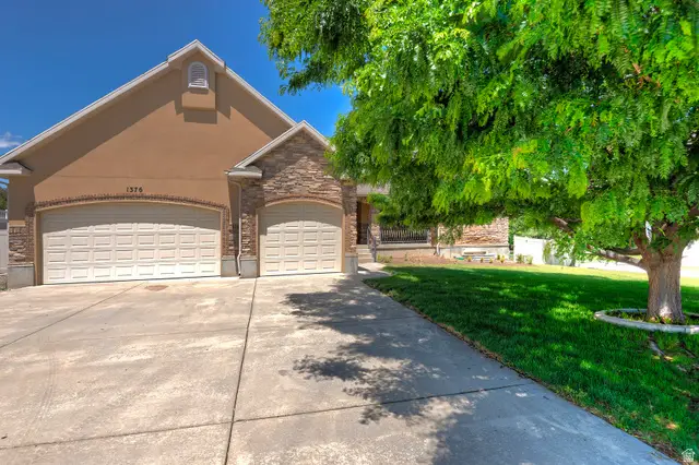 1376 W Jordan Hills Dr, South Jordan, UT 84095 - #2