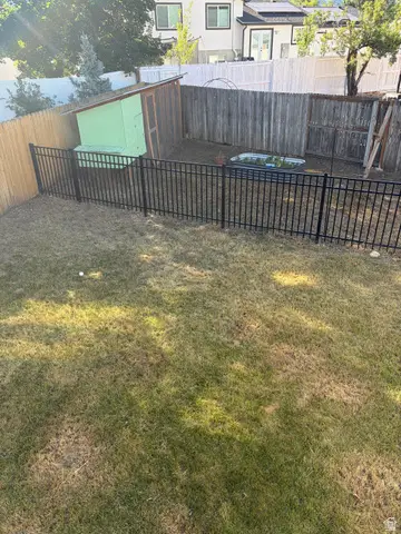 8957 S Powderhorn Ct E, Sandy, UT 84093 - #3