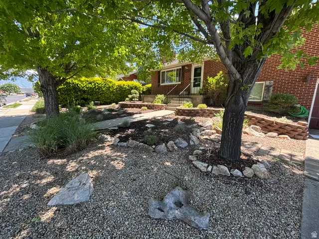 601 W La Salle Dr S, Murray, UT 84123 - #2
