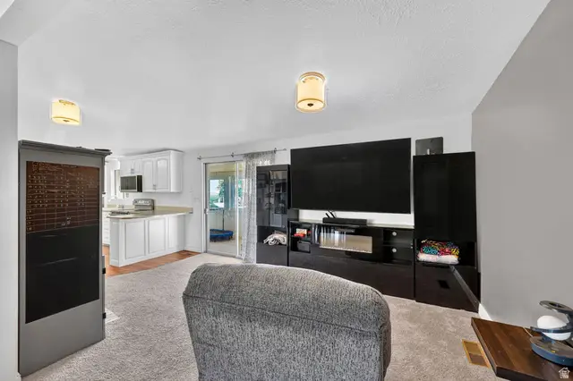 1045 Peach Dr, Ogden, UT 84404 - #3