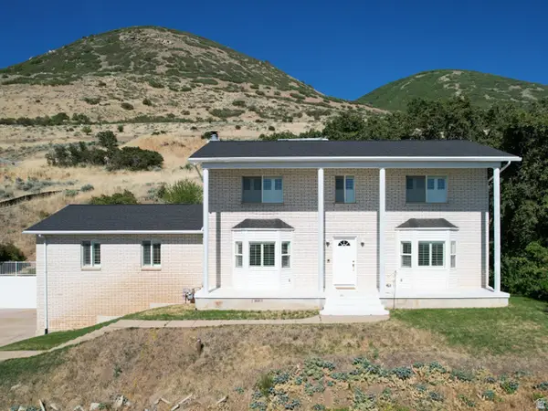 1398 N Oakridge Dr, Centerville, UT 84014