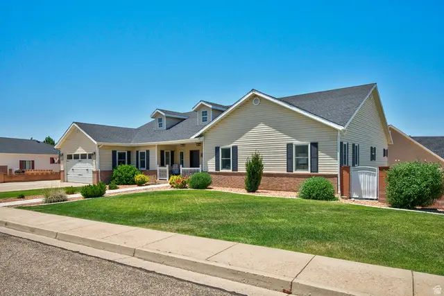 420 S Mesa Hills Dr, Cedar City, UT 84720 - #2