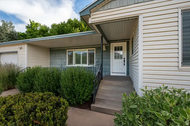 185 E South Weber Dr, South Weber, UT 84405 - #3