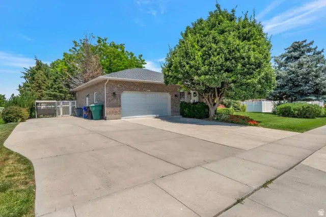 1386 W Bristol Ridge Rd S, West Jordan, UT 84088 - #2