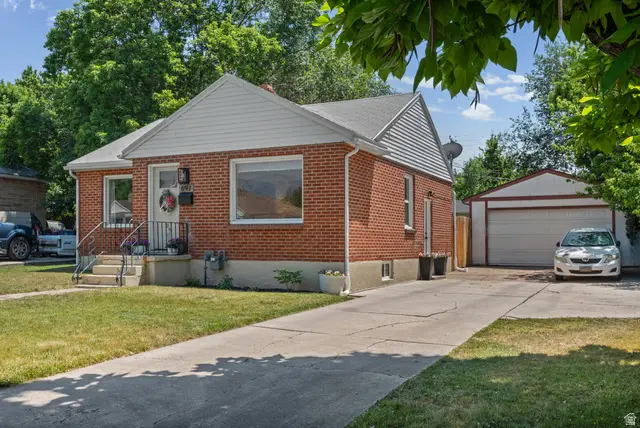 697 37th St, South Ogden, UT 84403 - #3