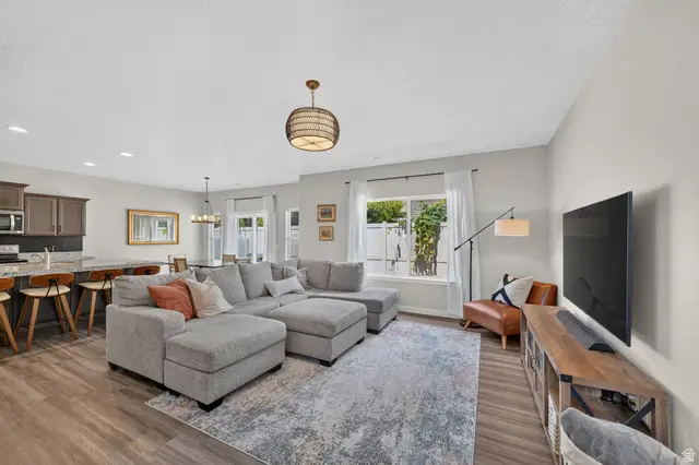 846 W Wellington Ave, North Salt Lake, UT 84054 - #3